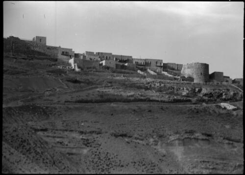 Battlements of the Crac-de-Chevalier Crusader stronghold Syria, also exterior view of this well-preserved Crusader Fortress [picture] / [Frank Hurley]
