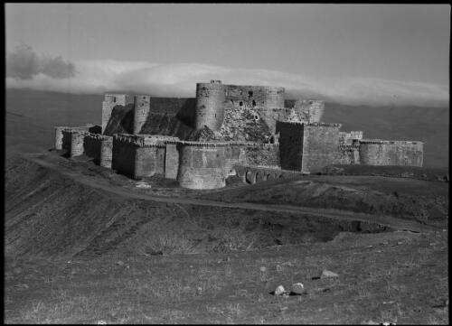 The Crac des Chevaliers Crusaders castle Syria [general view] [picture] / [Frank Hurley]