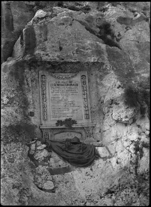 Wady-El-Kalb (Dog R) [inscription on tablet reads: Le 25 Juillet 1920/ Le General Gouraud] [picture] / [Frank Hurley]