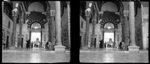 Damascus, in the Omayyad Mosque [picture] : [World War II] / [Frank Hurley]
