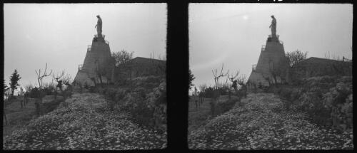 Stereos taken in the early spring on the heights above Junai village [side view of statue, World War II] [picture] / [Frank Hurley]