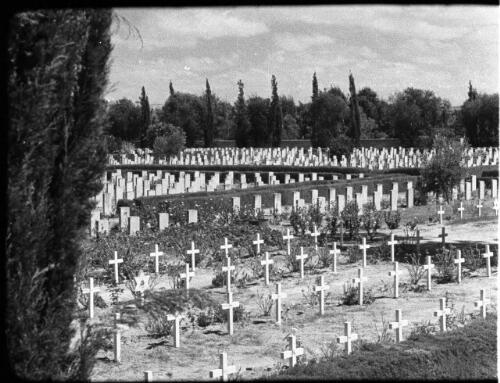 Gaza War Cemetery [rows of simple graves with crosses and headstones] [picture] / [Frank Hurley]