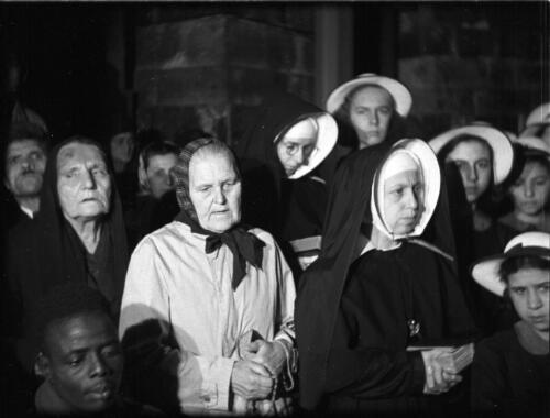 The Latin Service, Church of the Holy Sepulchre [churchgoers] [picture] / [Frank Hurley]