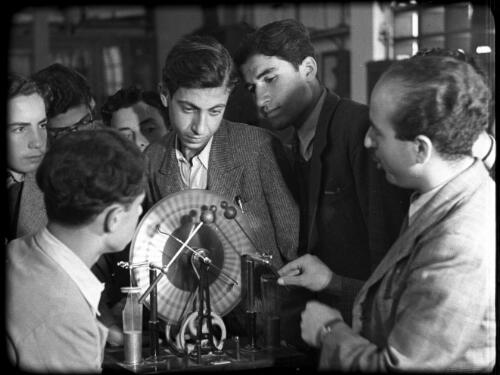 The Arabic College Jerusalem [instructor and students, 1] [picture] / [Frank Hurley]