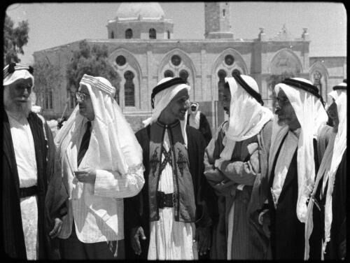 Beersheba [group of figures in front of mosque, Palestine, 2] [picture] / [Frank Hurley]