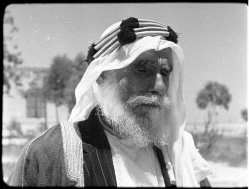 Beersheba [study of a man, Palestine, 3] [picture] / [Frank Hurley]