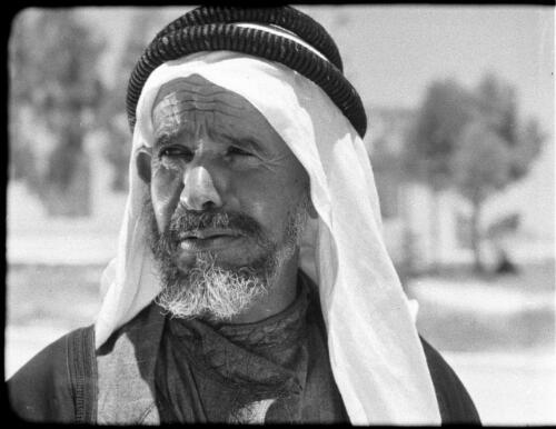 Beersheba [study of a man, Palestine, 4] [picture] / [Frank Hurley]
