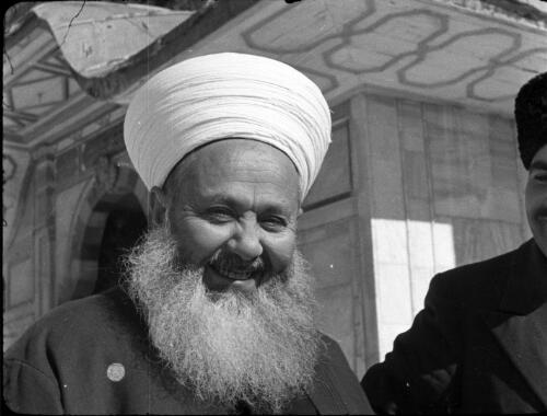 The Haram Esh Sharif (Mosque of Omar) [smiling bearded Moslem with white turban] [picture] / [Frank Hurley]