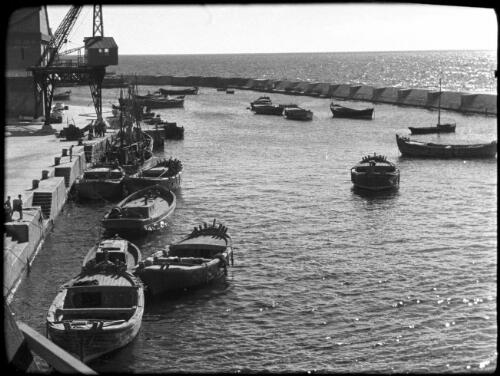 Palestine Potash and Dead Sea [Palestine Potash Company wharf and boats] [picture] : [Palestine] / [Frank Hurley]