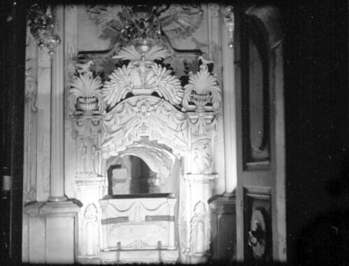 Opening shots in Church of Holy Sepulchre [2] [picture] / [Frank Hurley]