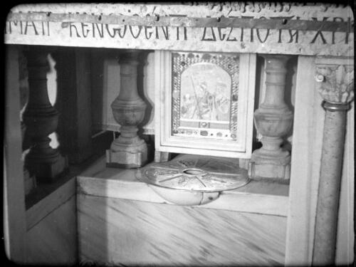 Opening shots in Church of Holy Sepulchre [the silver disc beneath the altar which marks the place where the Cross stood, the 12th station of the Cross, Church of the Holy Sepulchre] [picture] / [Frank Hurley]