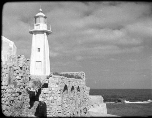 Ras Naqura, headland & Acre [Palestine, the lighthouse on the south-west corner of Old Akko, 1] [picture] / [Frank Hurley]