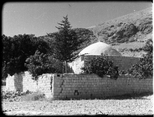 Sebaste near Nablus, also Jacobs Field [domed building surrounded by walls at base of hill] [picture] / [Frank Hurley]
