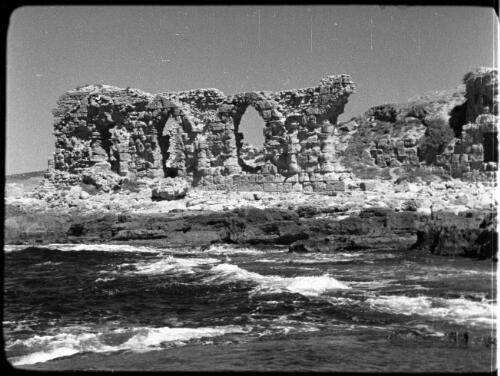 Athlit & Jewish village showing farmwork & school [view of ruins] [picture] / [Frank Hurley]