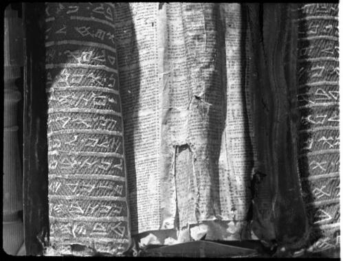 Scenes Nablus, also the Samaritans, the Sacred roll & soap making [close-up of the Samaritan Pentateuch at Nablus, 1] [picture] / [Frank Hurley]