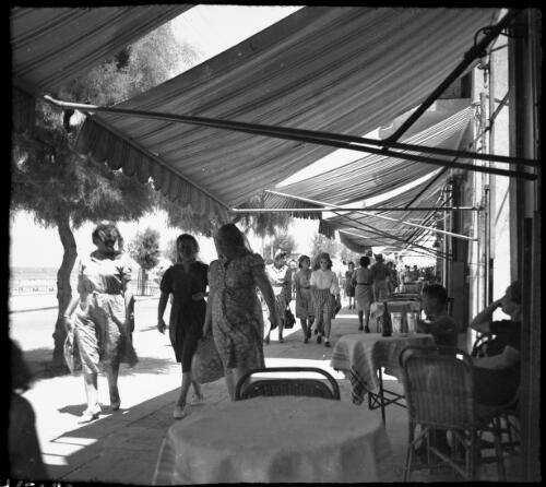 Stereos, Tel Aviv, taken 6th Aug 41 [1941, view from sidewalk cafe] [picture] / [Frank Hurley]