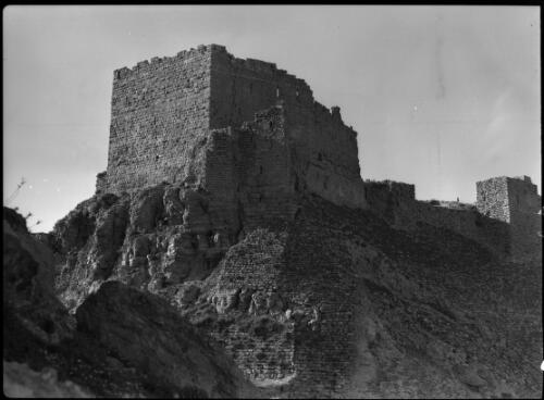 [Fortified tower of unidentified Crusader castle, Middle East, 1] [picture] / [Frank Hurley]