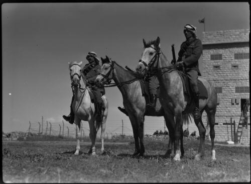 [Three uniformed men with Arab headdress mounted on horses, 1] [picture] / [Frank Hurley]