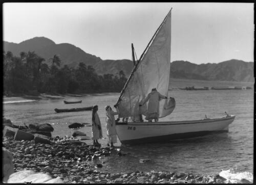 [Four men and a boy prepare a felucca for sailing, 2)] [picture] : [Jordan] / [Frank Hurley]