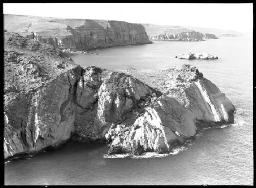 Coastal scene looking W from Bardia [ca. 1940-1946] [picture] : [Barqah, Libya] / [Frank Hurley]