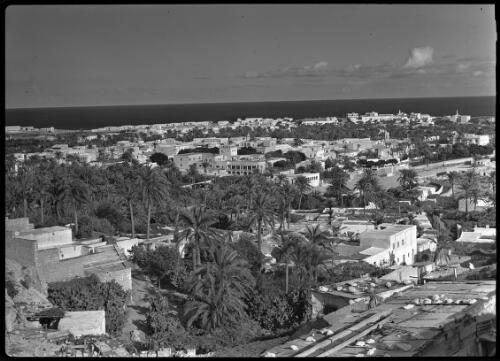 [Coastal town of Derna] [picture] : [Barqah, Libya] / [Frank Hurley]