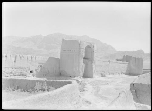 Typical ruin of old Caravanserai Central Persia [picture] : [Iran, World War II] / [Frank Hurley]