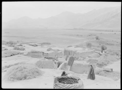 Village near Kermanshah N.W Persia [picture] : [Iran, World War II] / [Frank Hurley]