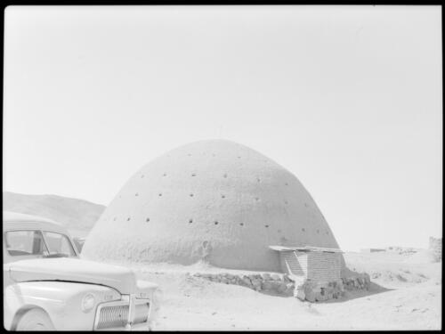 [Dome-shaped building with part of truck in view] [picture] : [Iran, World War II] / [Frank Hurley]