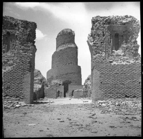 [Large stone ruins, World War II] [picture] : [Iran] / [Frank Hurley]