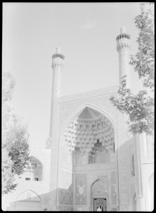 Vistas of Madresseh Shah Hossien Isfahan [picture] : [Iran, World War II] / [Frank Hurley]