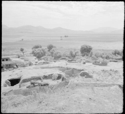Village scenes near Kermanshah [World War II, 1] [picture] : [Iran] / [Frank Hurley]