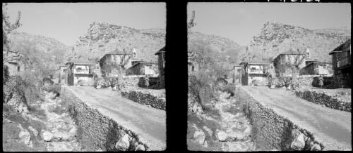 Kassab [a driveway or road leading up to a house] [picture] : [Iran, World War II] / [Frank Hurley]