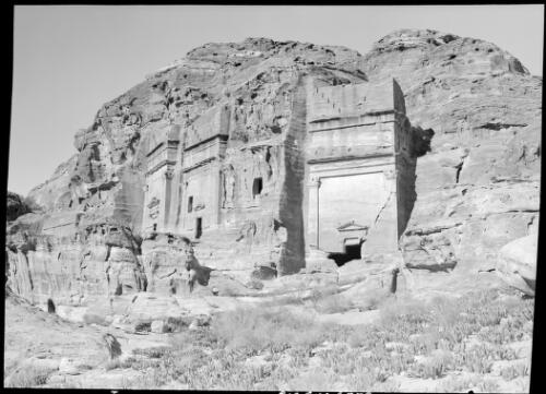 [Line of four double corniced monuments above Wadi Al Wasta ca. 1940-1946] [picture] : [Petra Valley, Jordan] / [Frank Hurley]