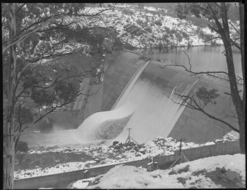 [Unidentified dam, Tasmania, 1] [picture] / [Frank Hurley]