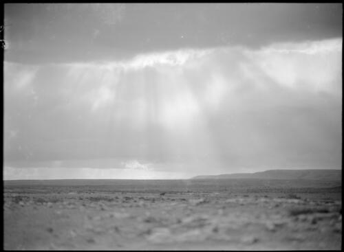 [Spectacular cloud formation over flat plain] [picture] / [Frank Hurley]