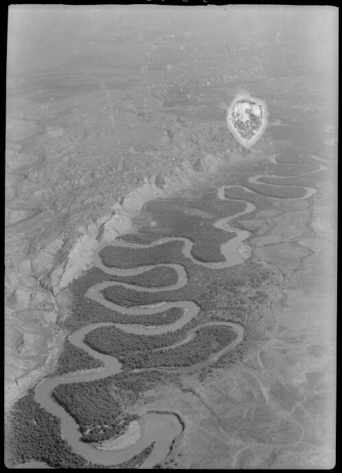 [Aerial view of a river winding through a valley of trees] [picture] / [Frank Hurley]