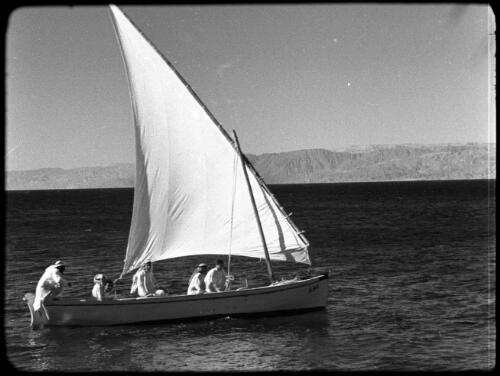 Aquaba, Jordan [felucca sailing on a river] : [Trans-Jordan, World War II] [picture] / [Frank Hurley]
