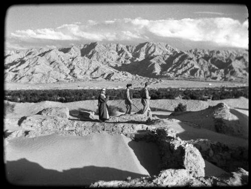 Aquaba, Jordan [with three men walking across an arid landscape] : [Trans-Jordan, World War II] [picture] / [Frank Hurley]