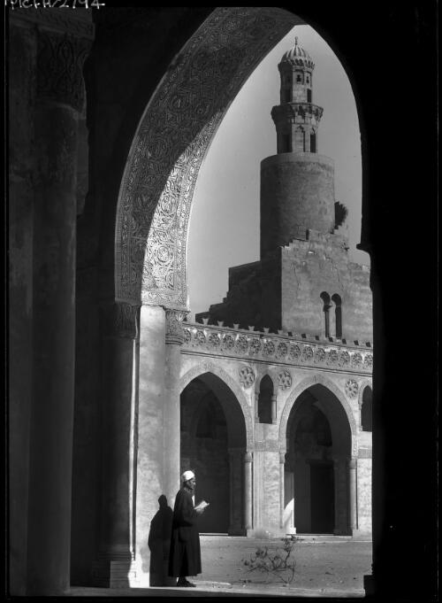 Mosque of Ahmed Ibn Tulun 879 AD [picture] : [Cairo, Egypt, World War II] / [Frank Hurley]
