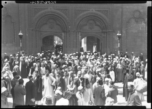 Outside the El Ahazar University Cairo [al-Azhar University] [picture] : [Cairo, Egypt, World War II] / [Frank Hurley]