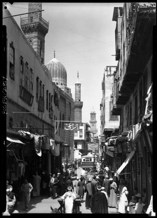 Street in old Cairo looking towards Mosque Qalaun [picture] : [Cairo, Egypt, World War II] / [Frank Hurley]