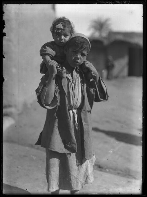 Girl of a nomad tribe from west bank of Nile, which visits the plantation area during the cotton picking season, Wad Medani Sudan [picture] : [Portrait Studies, Libya, World War II] / [Frank Hurley]