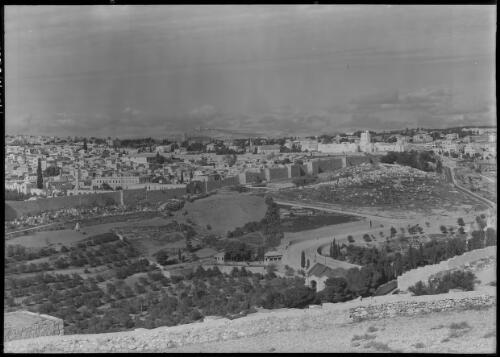 [Panorama of Jerusalem that includes the Kedron or Jehoshaphat valley and the Mount of Olives, 1] [picture] / [Frank Hurley]