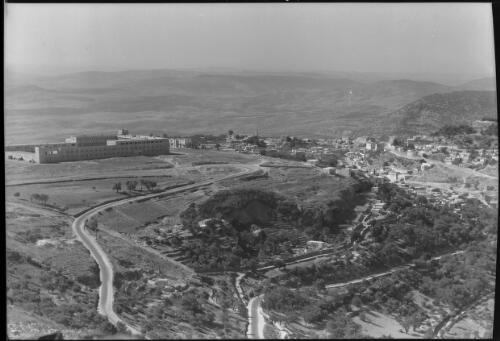 [Panorama of a distant village from a high vantage point] [picture] / [Frank Hurley]