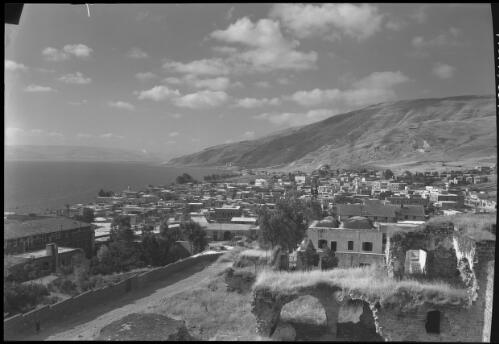 Tiberias on the shores of Lake of Galilee [picture] / [Frank Hurley]