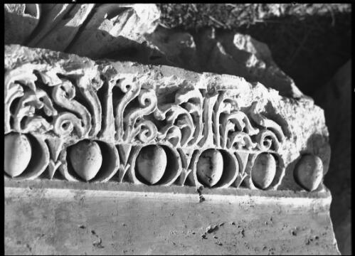Details of adornment Baalbek, Syria [detail of an egg and dart style frieze sculpted in high relief] [picture] : [Lebanon, World War II] / [Frank Hurley]
