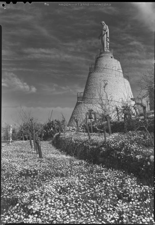 [Our Lady of the Lebanons, a huge white statue of the Virgin Mary which stands high on a hill overlooking the Bay of Jouneih, Lebanon] [picture] / [Frank Hurley]