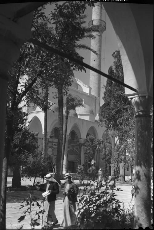 [Close up view of Acre Mosque, two people walking past, World War II] [picture] / [Frank Hurley]