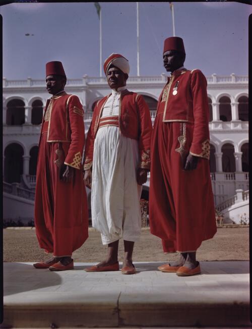 [Palace Kavass or footmen in front of the Governor General's Palace in Khartoum] [picture] : [Sudan, 1940's] / [Frank Hurley]