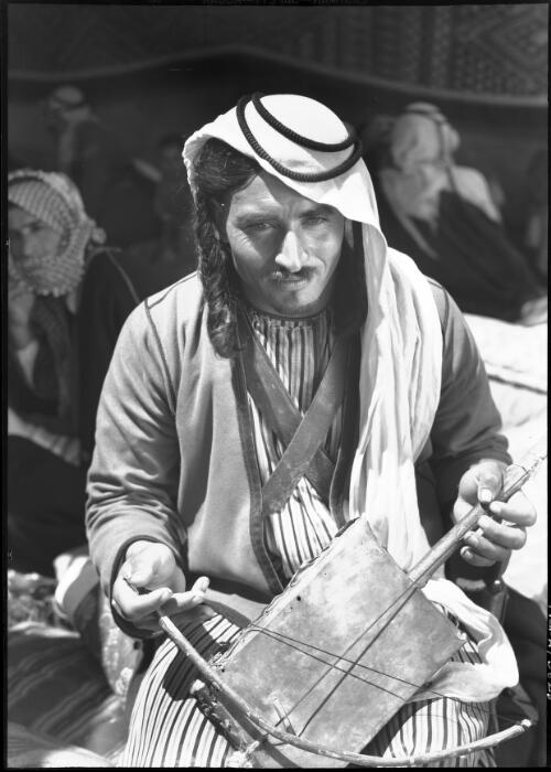 Transjordan Bedouin, Shibli Mjiali, playing the Rebabah [1] [picture] : [Jordan] / [Frank Hurley]